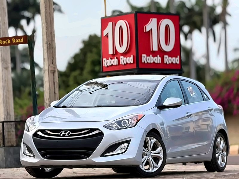 2013 Hyundai Elantra GT in silver
