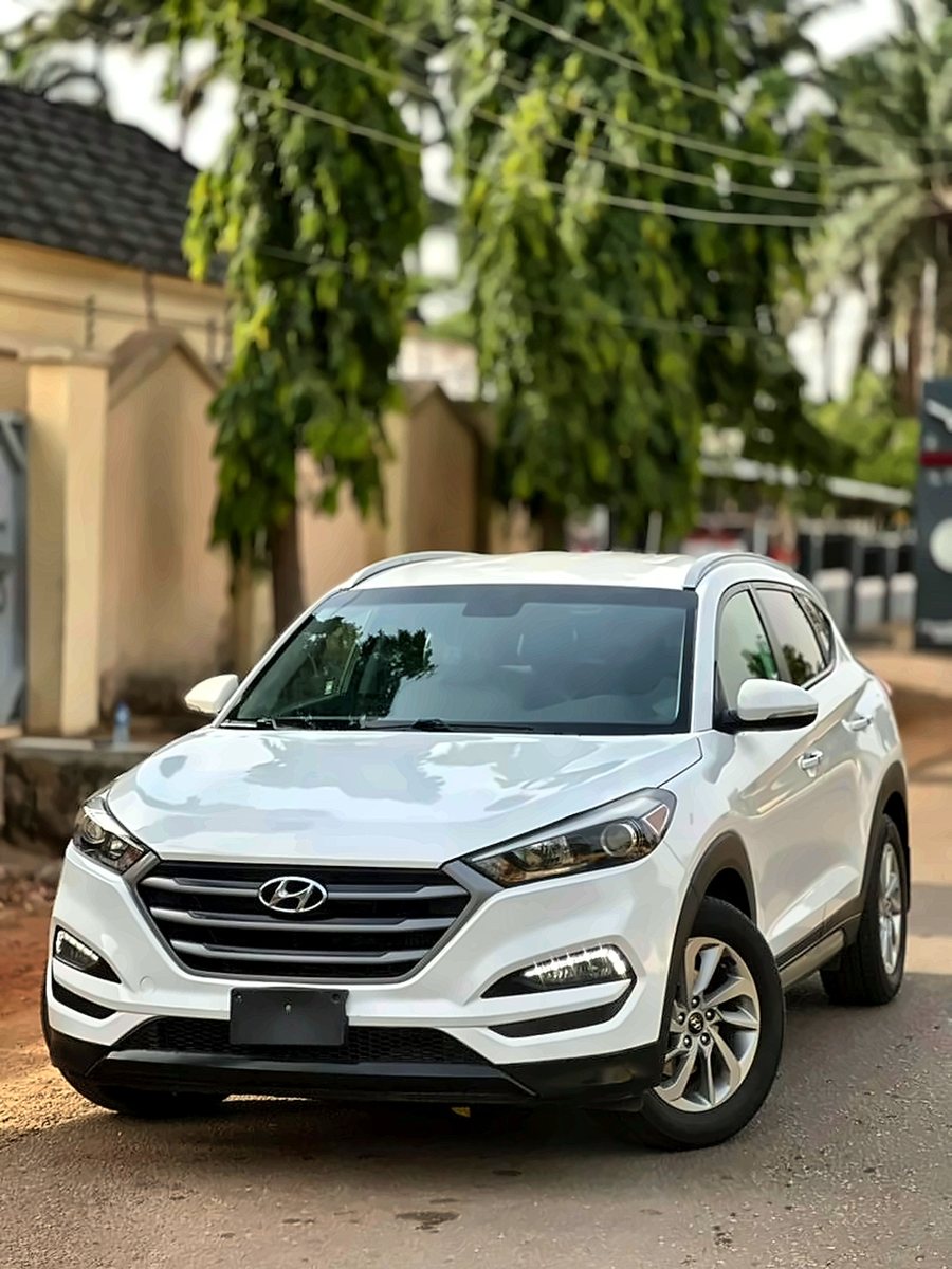 2016 Hyundai Tucson Eco in white, front three-quarter view